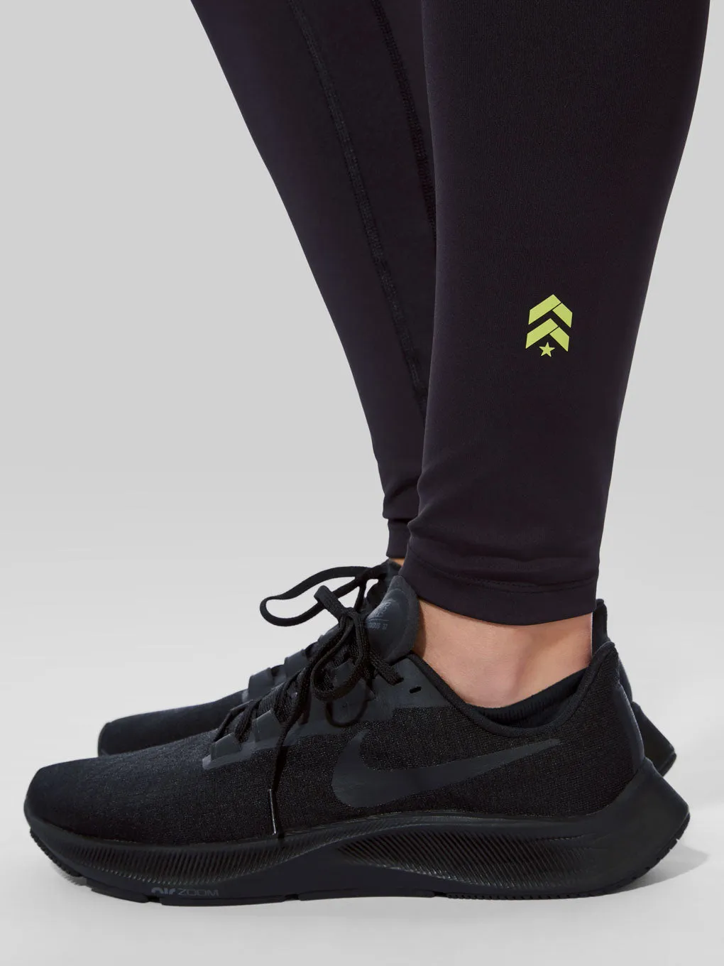 BARRY'S BLACK/ADRENALINE LOGO TIGHT